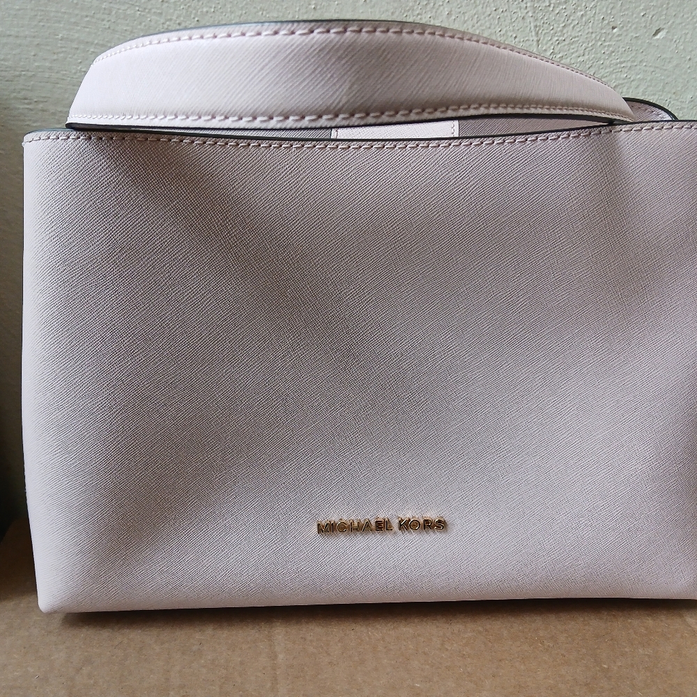 Elegant Soft Pink Handbag